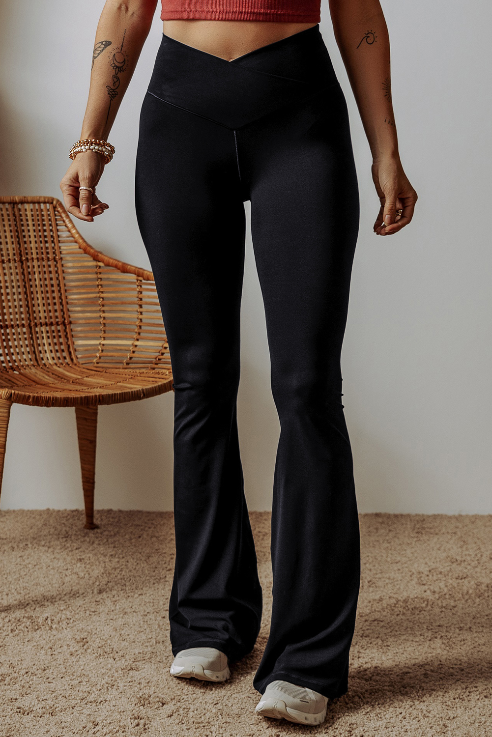 Soft Active V-Waist Pocket Flared Leggings in Black