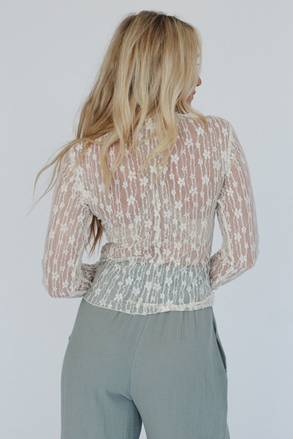 Women's Floral White Scallop V-Neck Sheer Lace Fitted Top