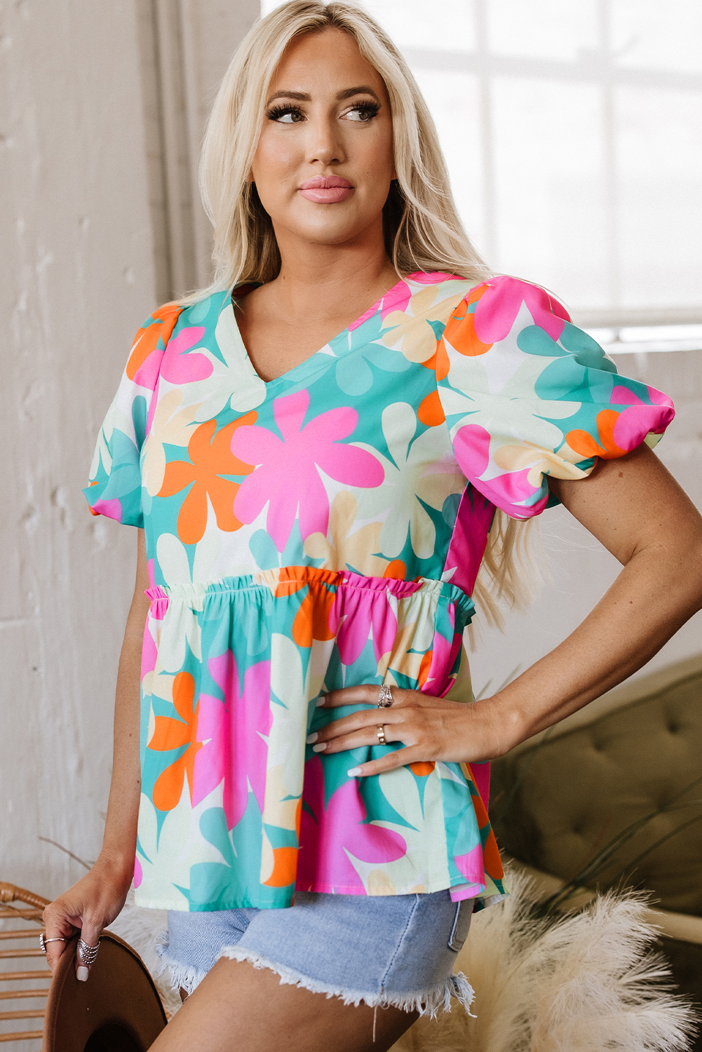 $6.6 Pink Floral Print Bubble Sleeve V Neck Peplum Blouse Wholesale