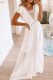 Vestido maxi com babados em renda branca e decote em V contrastante