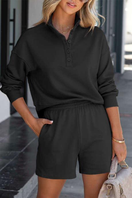 Conjunto casual negro de top henley con cuello alto y pantalón corto