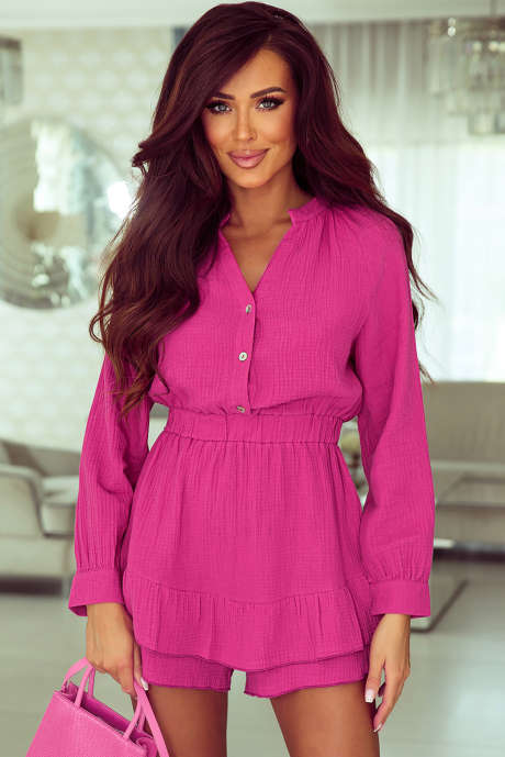 Rožnati kombinezon z dolgimi rokavi in ​​večplastnimi naborki