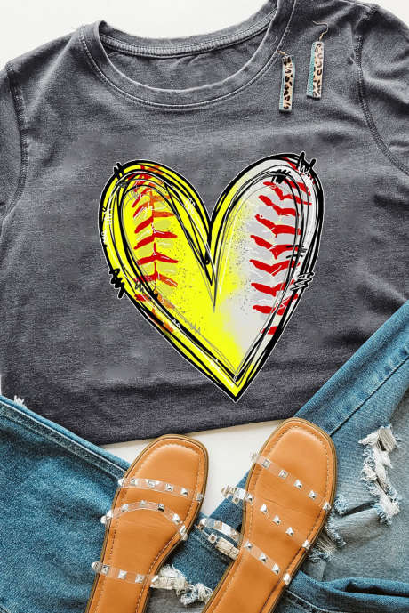 T-shirt gris à col rond et imprimé en forme de cœur de baseball