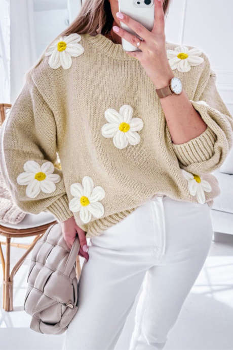 Gehäkelter Grobstrickpullover mit Pergamentblumenmuster