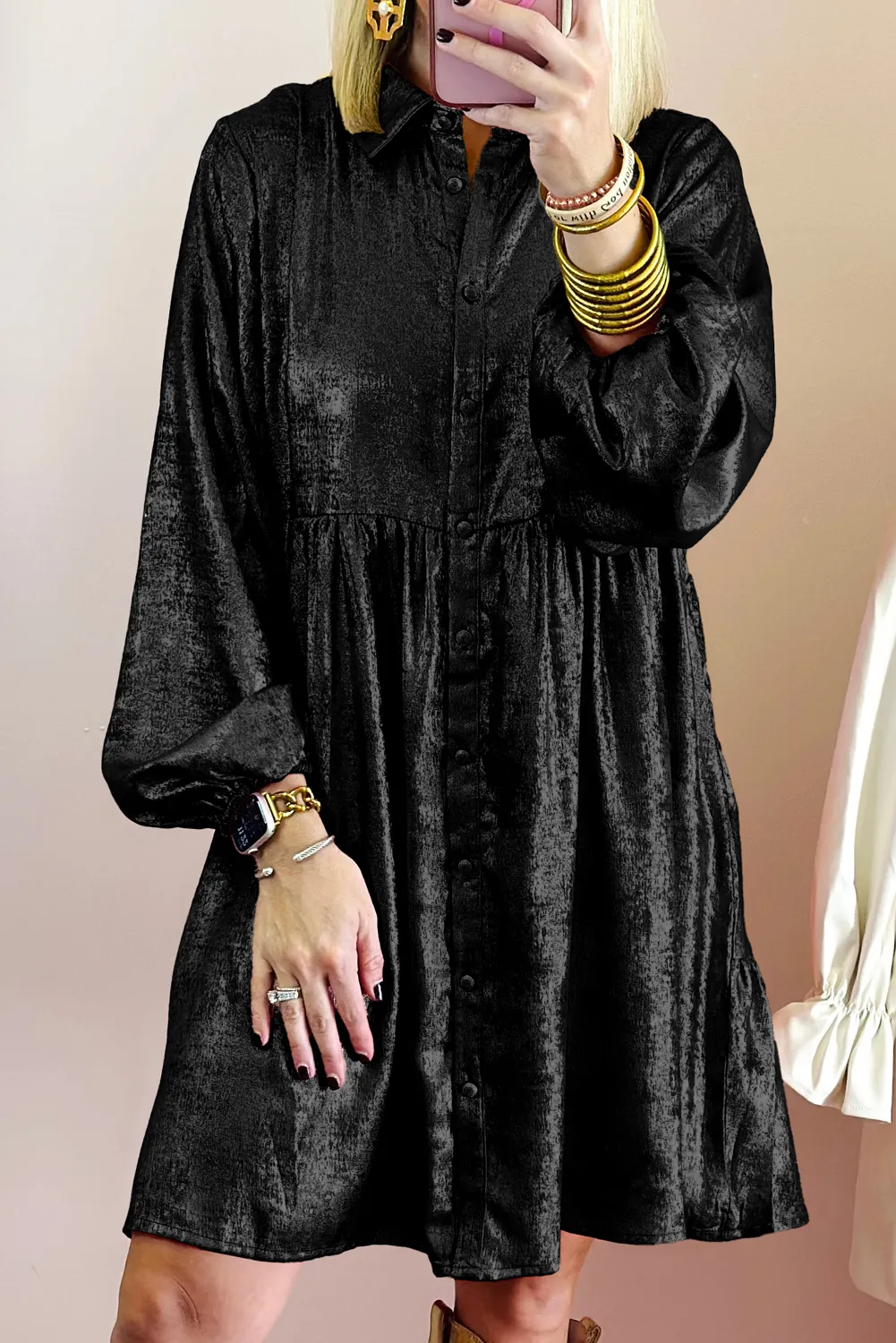vestido con mangas abullonadas