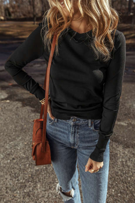 Černý jednobarevný lehký svetr Slim Fit s výstřihem