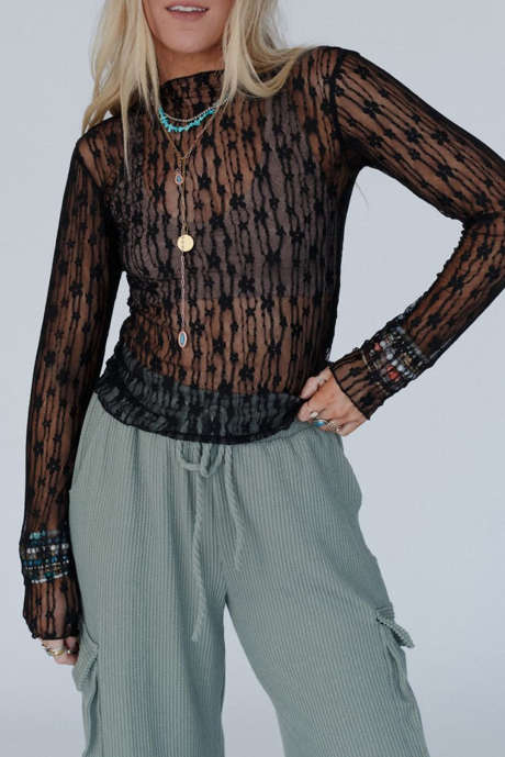 Top aderente a maniche lunghe in pizzo floreale nero trasparente