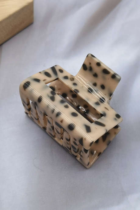 Kvadratna sponka s pergamentnim leopardjim izrezom