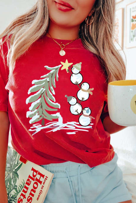赤いクリスマスツリーの雪だるまプリントクルーネックTシャツ