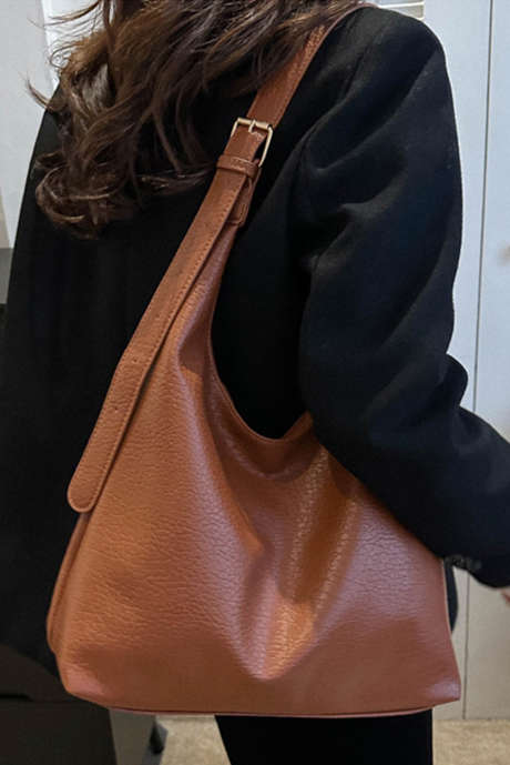 Kožená taška na jedno rameno s nastavitelným popruhem