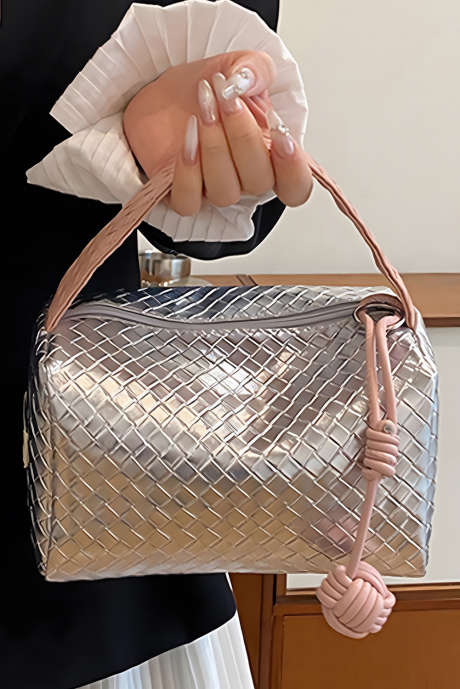 Textura de treliça prateada com cordão e decoração de bola com alça trançada bolsa de cosméticos
