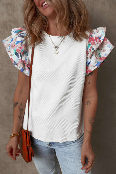 Weißes, strukturiertes Stricktop mit abstraktem Print, gerüschten Ärmeln