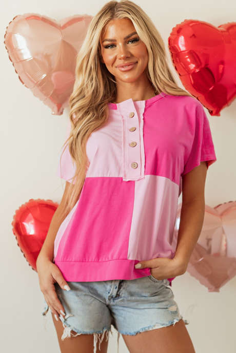 Rosa, zweifarbiges T-Shirt mit Halbknopfkragen