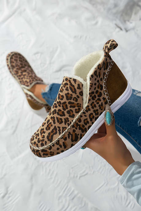 Botas de pele de inverno com estampa de leopardo marrom e remendadas no tornozelo