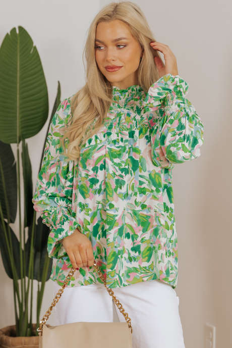 Blusa con cuello simulado fruncido y mangas con volantes y estampado de hojas verde