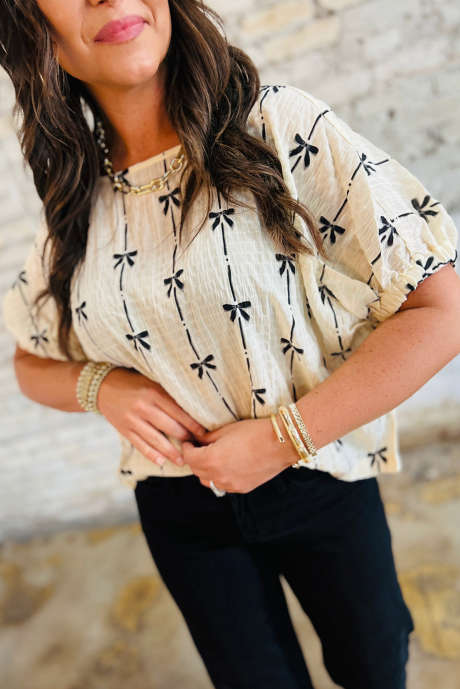 Haut à manches courtes bouffantes à imprimé nœud beige