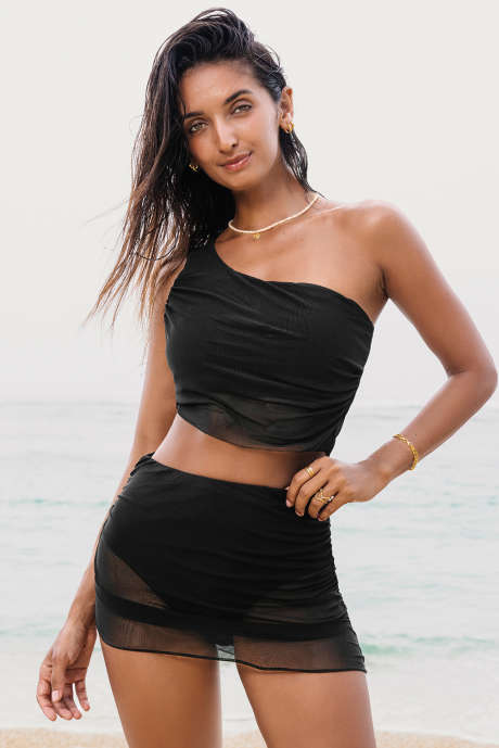 Černý plisovaný set bikin na jedno rameno a sukně