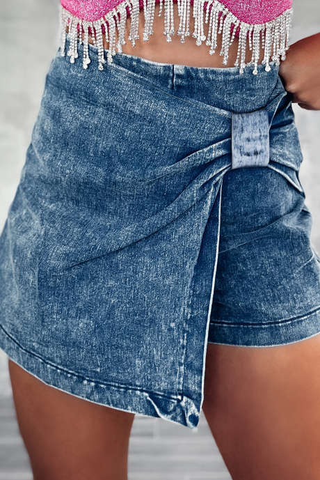 Jupe-short asymétrique zippée en jean délavé à l'acide Sail Blue