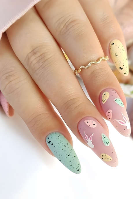 Nalepke za nohte v obliki rožnatega velikonočnega zajčka v obliki mandlja