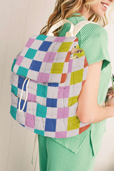 Большой стеганый рюкзак с цветными блоками и клетчатым узором