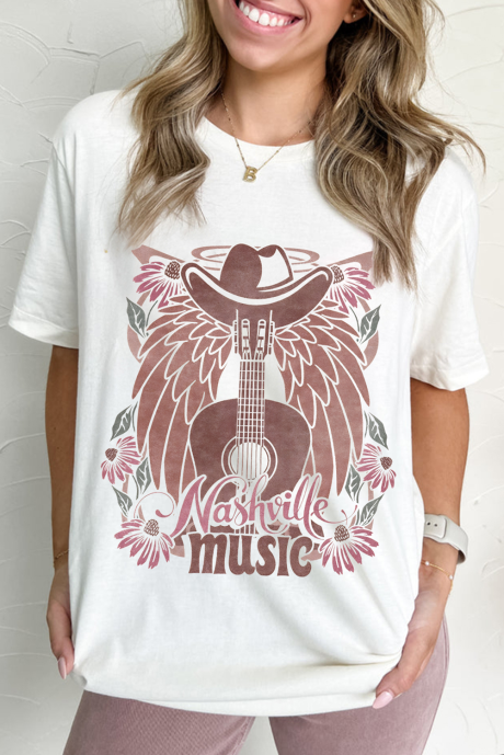 Camiseta blanca con gráfico de guitarra y sombrero de vaquero de Nashville Music