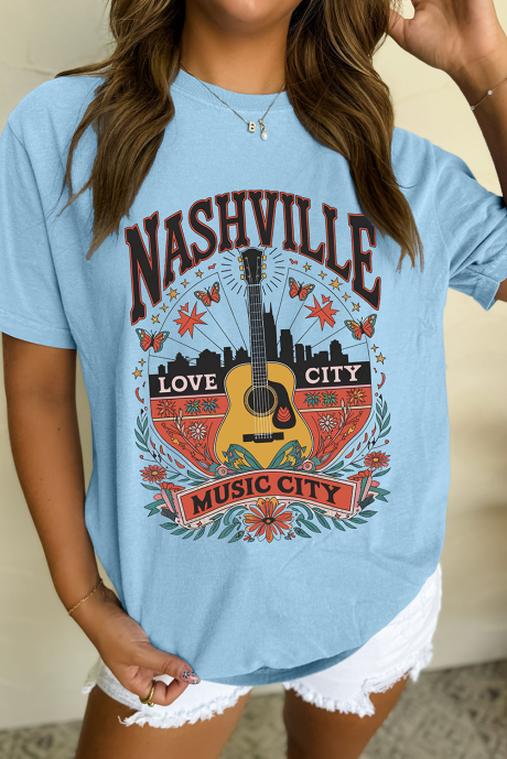 Camiseta de cuello redondo con estampado de guitarra azul claro de NASHVILLE MUSIC CITY