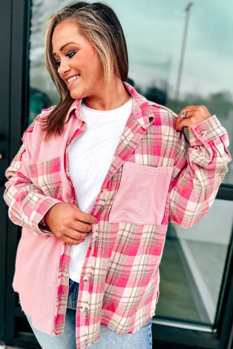 Camisa de talla grande con parche de gofre rosa y cuadros escoceses