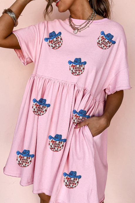 Robe courte droite rose clair à sequins inspirée du drapeau américain et à empiècements en forme de boule disco