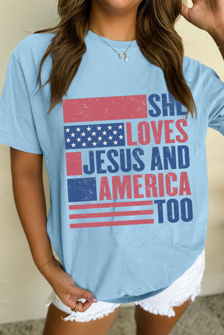 Ljusblå HON ÄLSKAR JESUS ​​OCH AMERIKA OCKSÅ T-shirt med flagggrafik