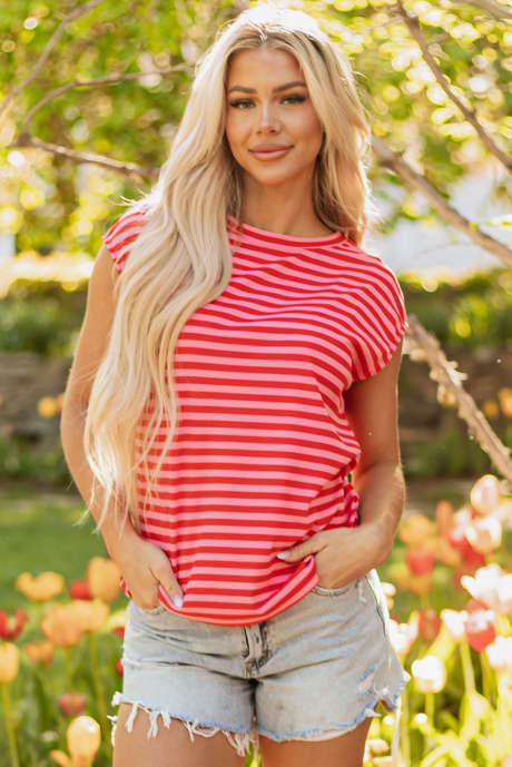 Koszulka z prążkowanym czerwonym paskiem i okrągłym dekoltem
