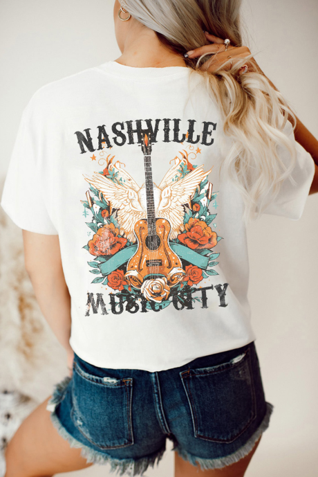 Camiseta gráfica blanca con alas de guitarra de NASHVILLE MUSIC CITY
