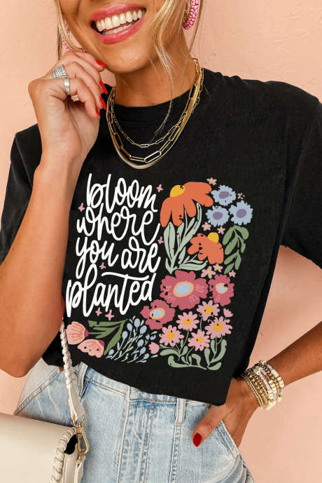 Zwarte bloei waar je geplant bent, T-shirt met bloemenprint