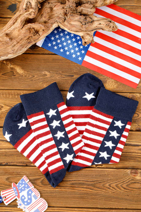 Kilpa-ajo punaiset amerikkalaisesta tyylistä inspiroituneet raidalliset tähdet -sukat
