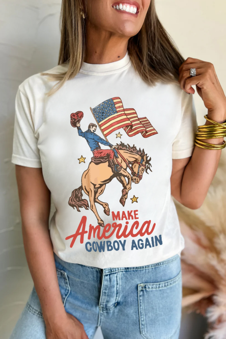 Camiseta branca MAKE AMERICA COWBOY NOVAMENTE com estampa de gola redonda