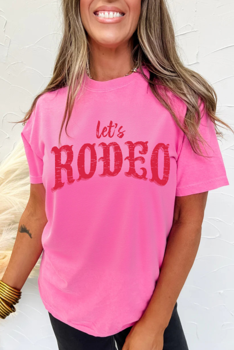 Ροζ κόκκινο μπλουζάκι Lets Rodeo με στρογγυλή λαιμόκοψη και γραφικά