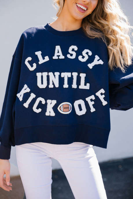 Sudadera holgada con parches y letras de felpa azul marino CLASSY UNTIL KICKOFF