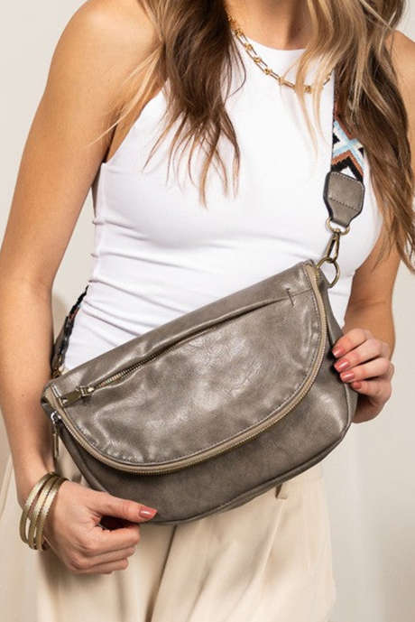 Borsa a tracolla in pelle vegana con cinturino etnico grigio scuro