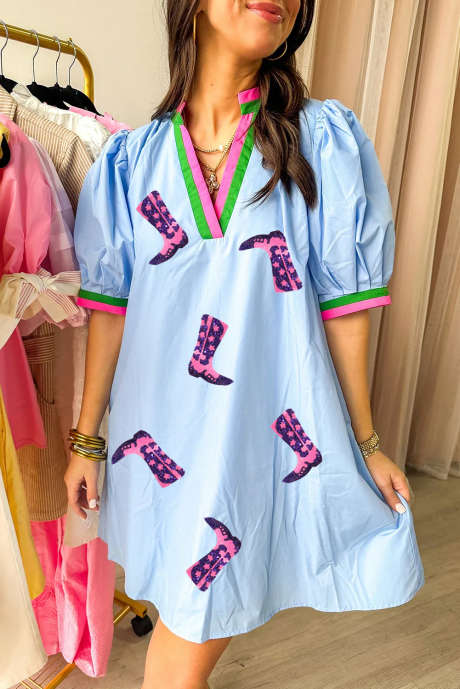 Robe à manches mi-bouffantes et décolleté en V contrasté avec motif bottes de cow-girl à paillettes Myosotis