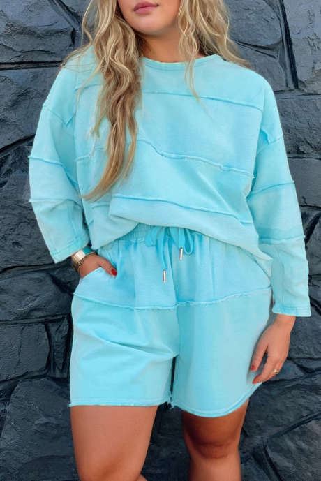 Conjunto de blusa e shorts plus size azul Aruba, cor sólida, com bainha crua