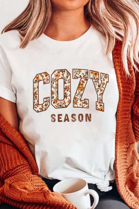 Bílé tričko COZY SEASON s květinovým potiskem a popraskanými písmeny