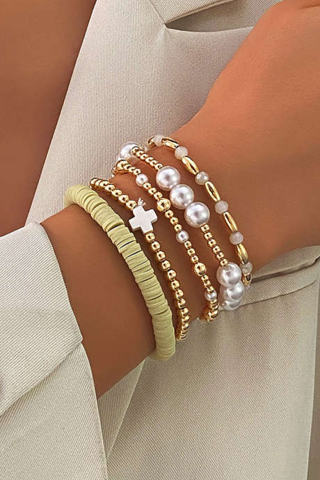 Conjunto de 5 pulseiras elásticas com detalhes em pérolas e contas banhadas a ouro