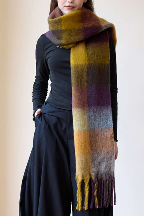 Bufanda tipo chal de lana con borlas y cuadros beige BH041862-P207