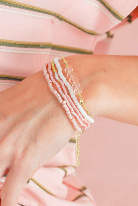 Komplet 5 elastičnih zapestnic z roza bisernimi kristalnimi perlicami