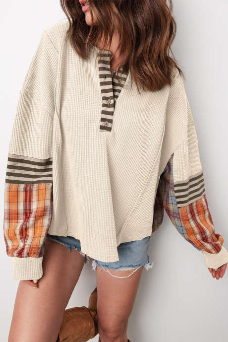 Top de punto Henley con patchwork de cuadros y rayas waffle en beige