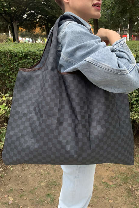 Grand sac fourre-tout portable noir à motif à carreaux tendance