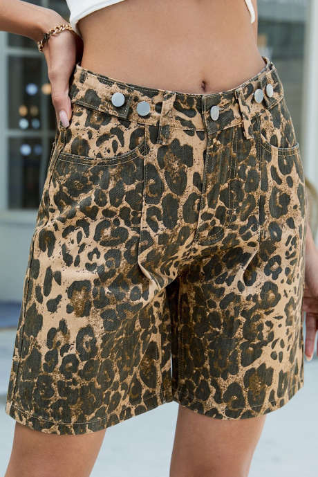 Short en jean ample kaki à imprimé léopard rétro