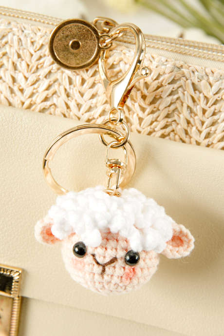 白いかぎ針編みの羊のハンドメイドバッグペンダント装飾キーホルダー
