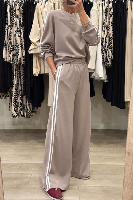 Ensemble 2 pièces gris Morn Varsity avec pull ras du cou et pantalon de survêtement élastique à rayures