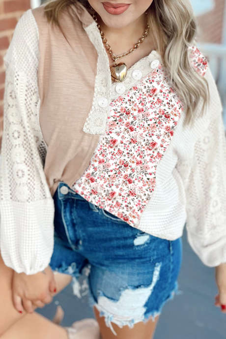 Blusa Henley de manga larga con diseño de patchwork y encaje floral de pergamino
