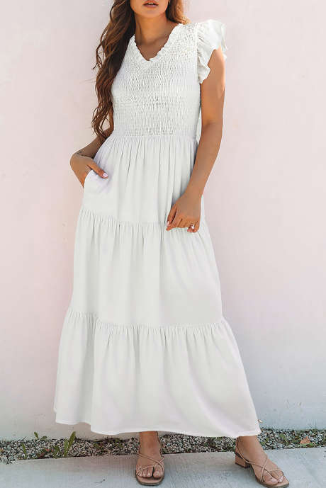 فستان أبيض طويل بأكمام منفوخة ورقبة على شكل حرف V وصدرية مطرزة حسب الطلب